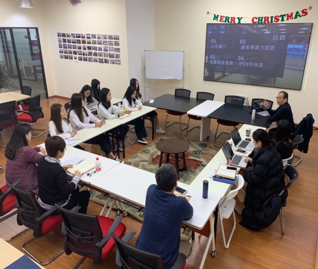 台青創客家創業競賽內容的演講照片